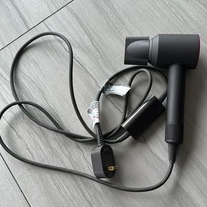 Dyson Supersonic hair dryer offers fast drying withno extreme heat-engineered .